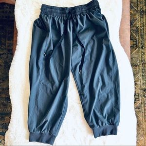 Cropped grey joggers